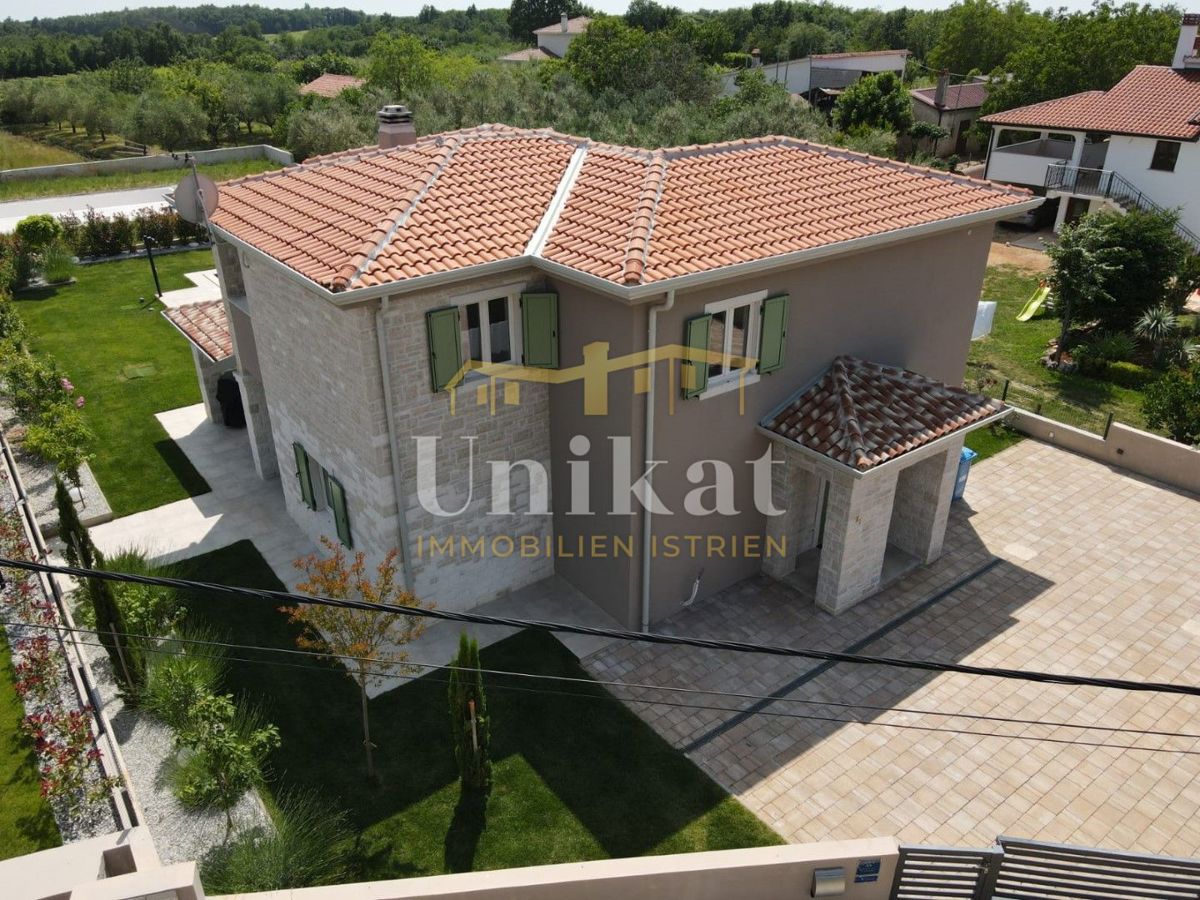 Hiša blizu Vižinade - vrt, bazen, 4 spalnice